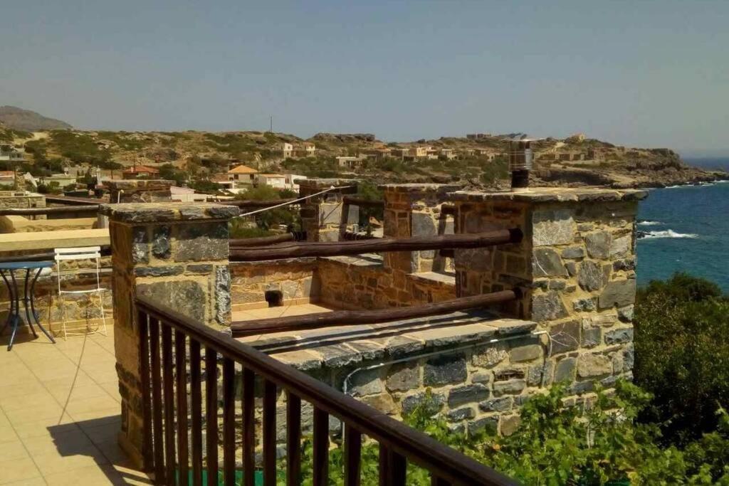 Traditional Stone House By The Sea... Kapetaniana Luaran gambar