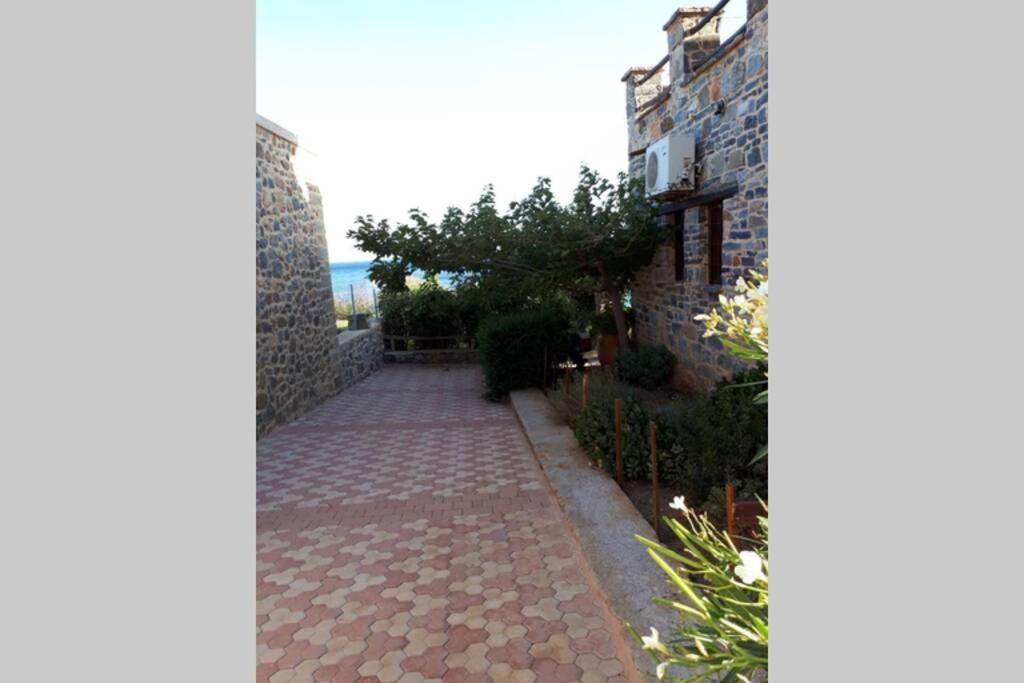 Traditional Stone House By The Sea... Kapetaniana Luaran gambar