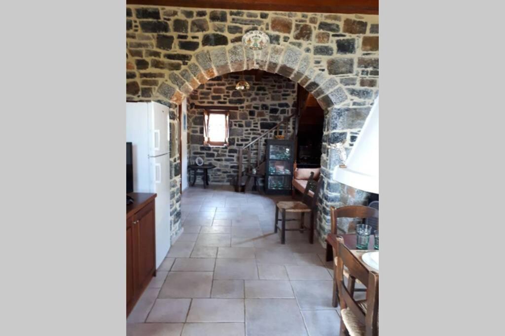 Traditional Stone House By The Sea... Kapetaniana Luaran gambar