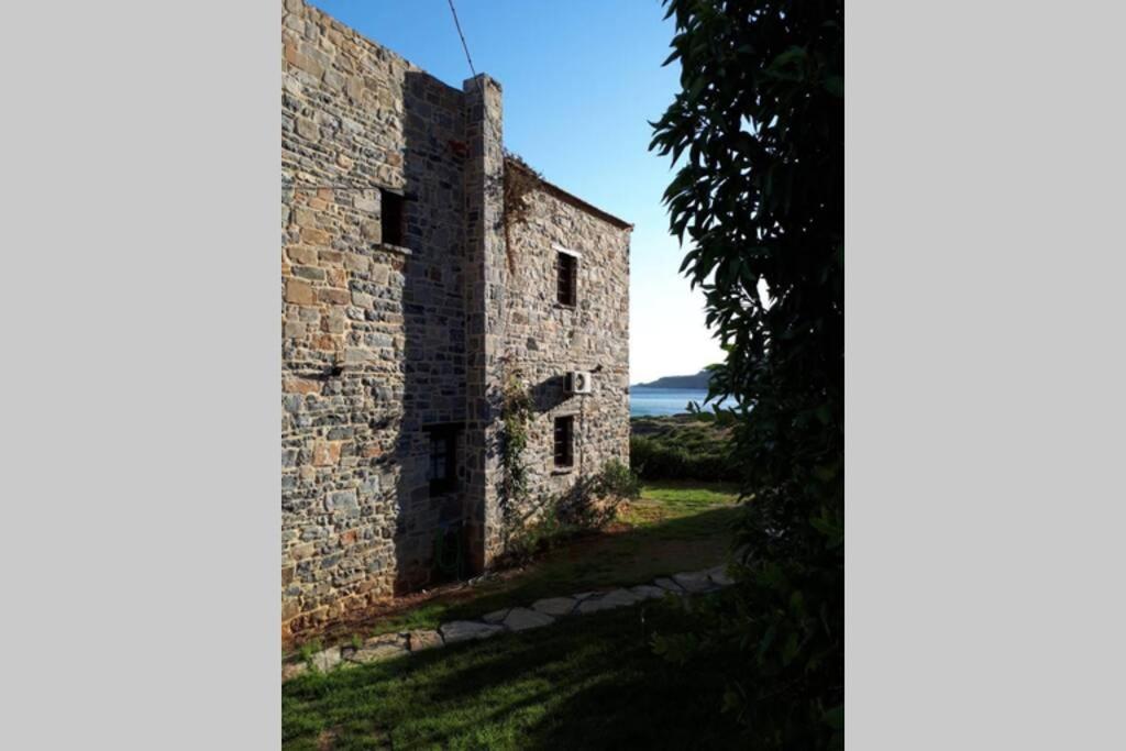 Traditional Stone House By The Sea... Kapetaniana Luaran gambar