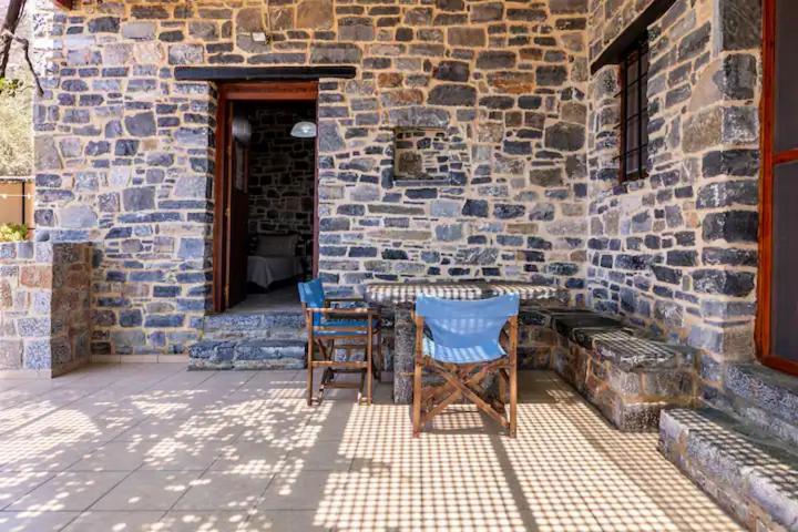 Traditional Stone House By The Sea... Kapetaniana Luaran gambar