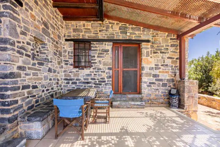 Traditional Stone House By The Sea... Kapetaniana Luaran gambar